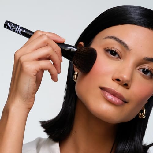 Saie Powder Blush Brush - Fluffy, Tapered Powder Brush for Seamless Application