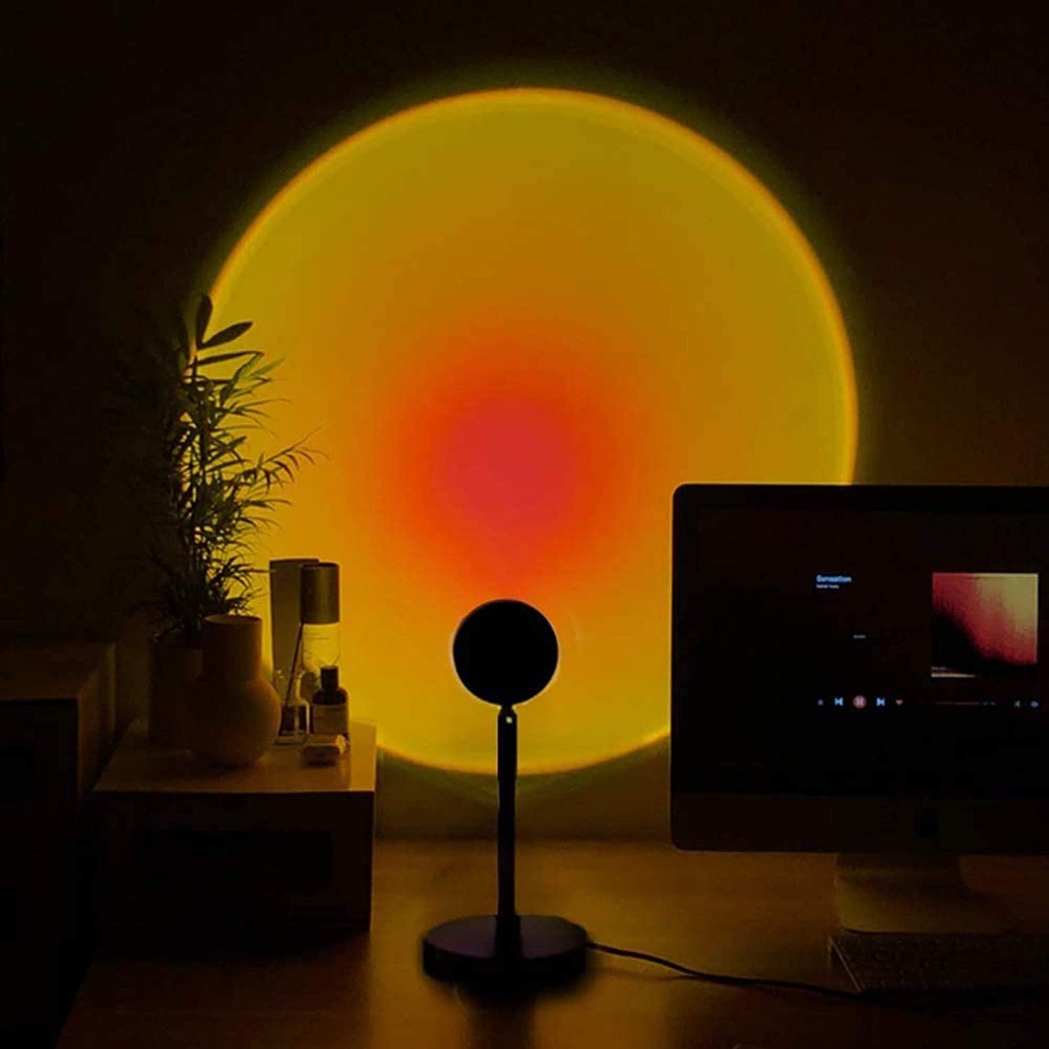 New Sunset Table Lamp with Rainbow Light Projection, Creative Showroom Bedroom Background Wall Colored Lights, 5V USB Power Supply