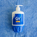 كريم QV 500 غرام مع ضخّة للبشرة الجافة والحساسة