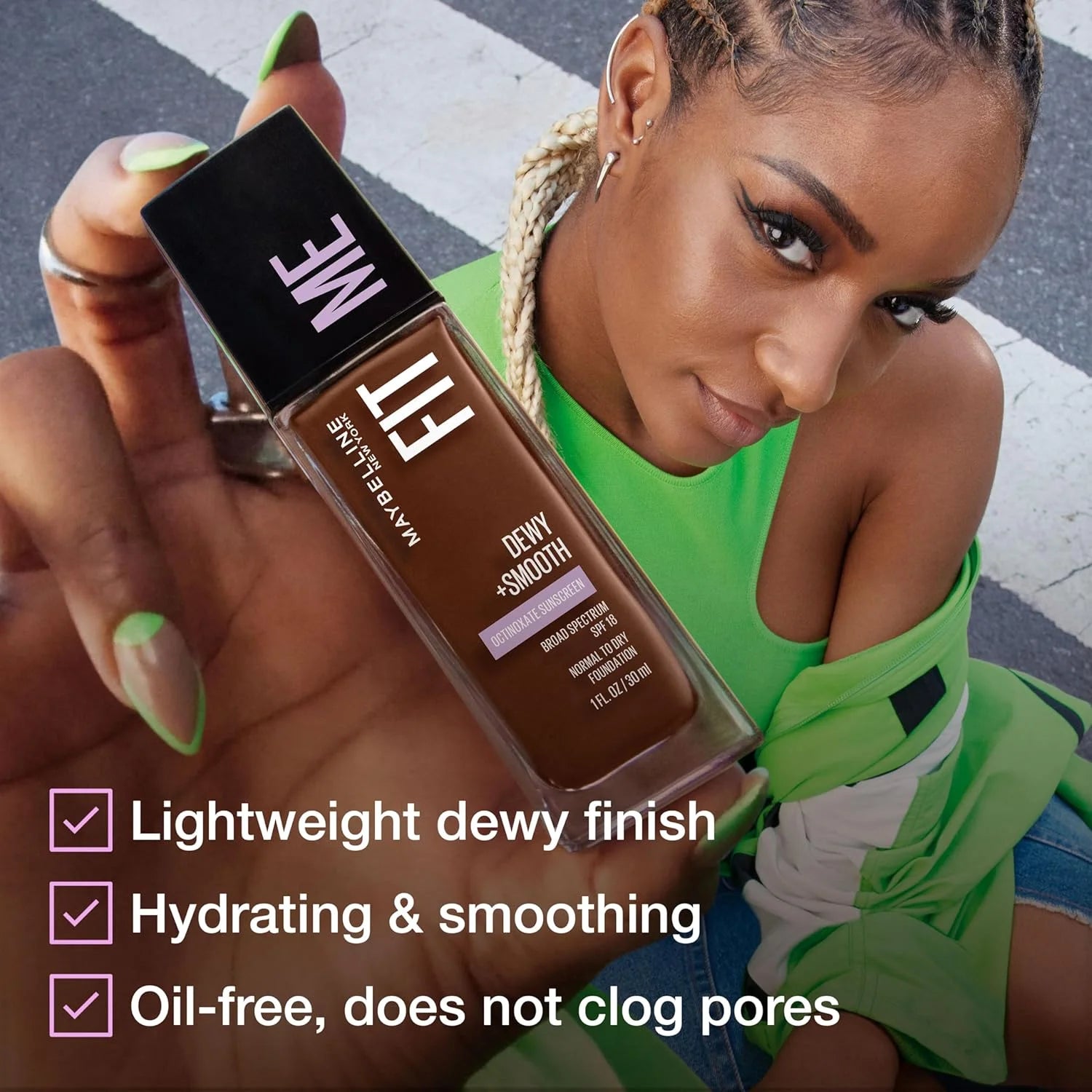 foundation سائل Maybelline Fit Me Dewy + Smooth بلون Medium Buff، يوفر مظهرًا ناعمًا ومشرقًا.