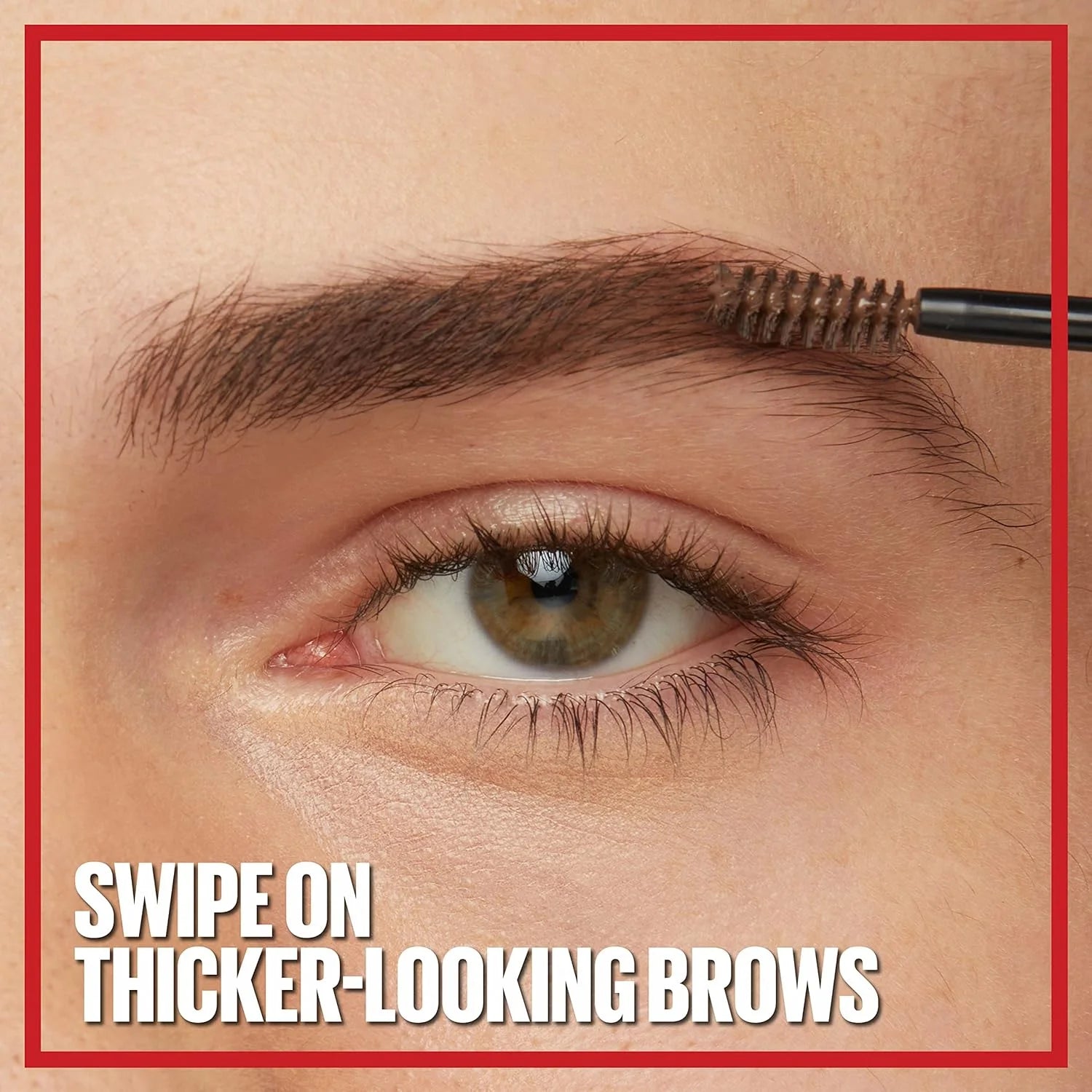 جل Eyebrow من Maybelline لون بني فاتح، مقاوم للماء مع صبغة تستمر حتى 36 ساعة.