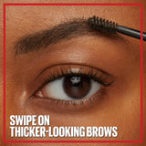 جل Eyebrow من Maybelline لون بني غامق، مقاوم للماء مع صبغة تستمر حتى 36 ساعة.