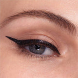 أي ليندر مايو بيلين Hyper Easy Eyeliner، لون أسود، مع قلم ريشة، خفيف وطويل الأمد.